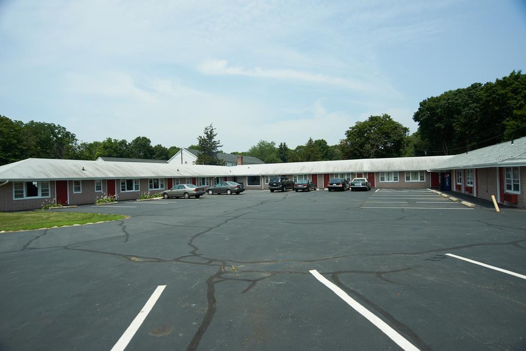Clinton Motel Exterior photo